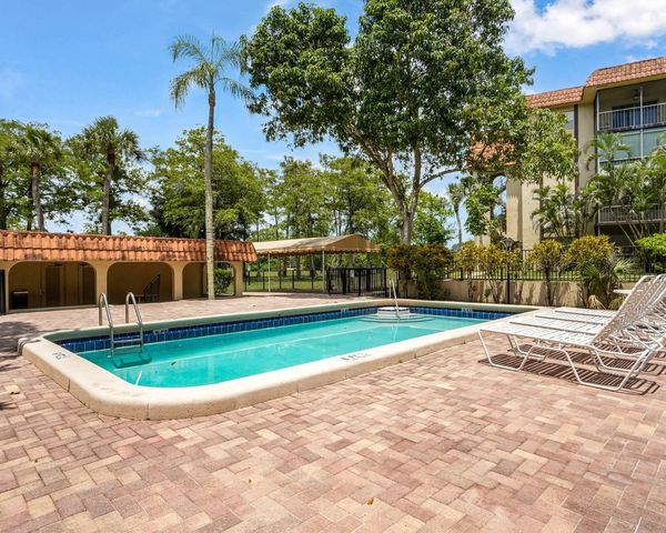 6201 N Falls Cir Drive 109, Lauderhill, FL 33319