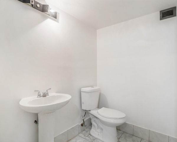 6201 N Falls Cir Drive 109, Lauderhill, FL 33319