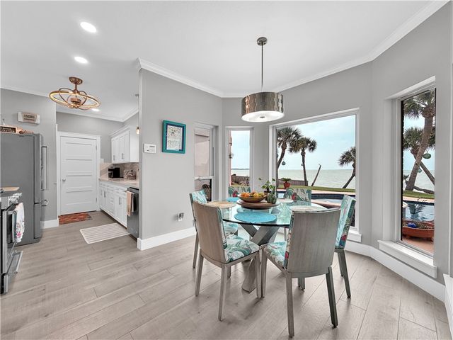 8210 Seashore Dr, Corpus Christi, TX 78412