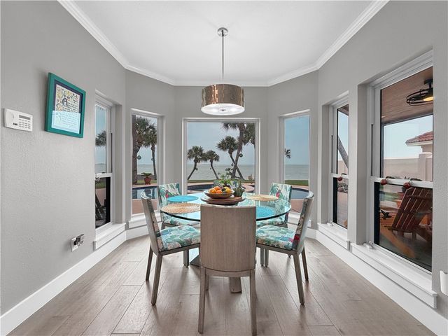 8210 Seashore Dr, Corpus Christi, TX 78412