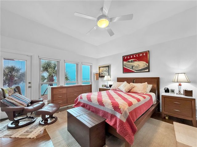 8210 Seashore Dr, Corpus Christi, TX 78412