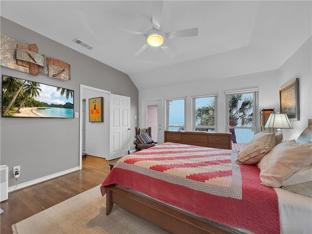 8210 Seashore Dr, Corpus Christi, TX 78412