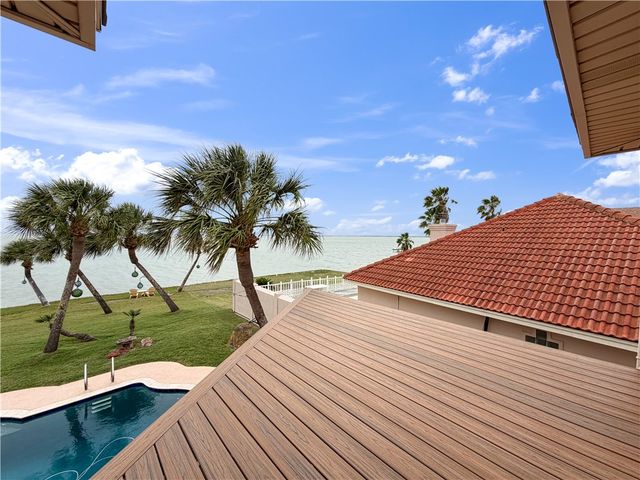 8210 Seashore Dr, Corpus Christi, TX 78412