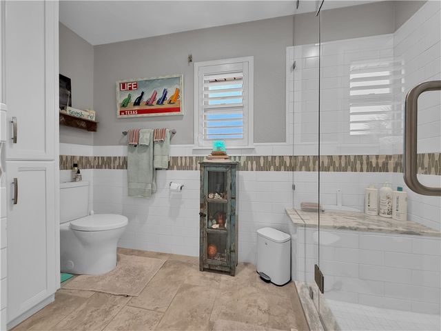 8210 Seashore Dr, Corpus Christi, TX 78412