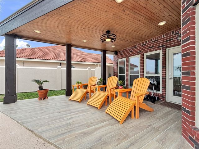 8210 Seashore Dr, Corpus Christi, TX 78412