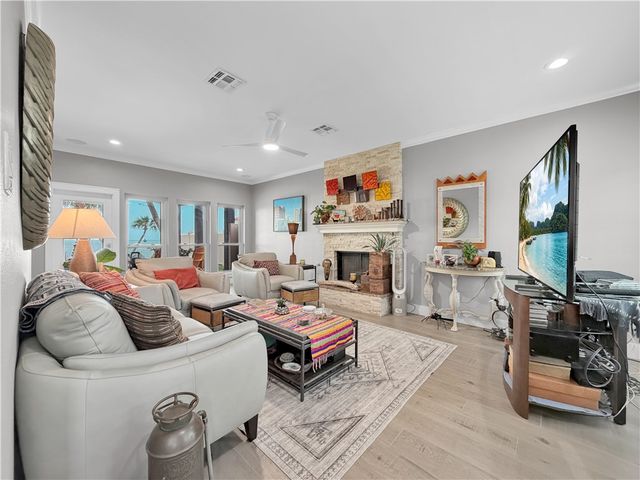 8210 Seashore Dr, Corpus Christi, TX 78412