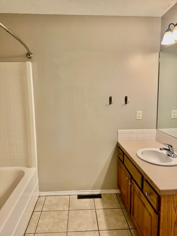 2106 E Summerset St, Derby, KS 67037