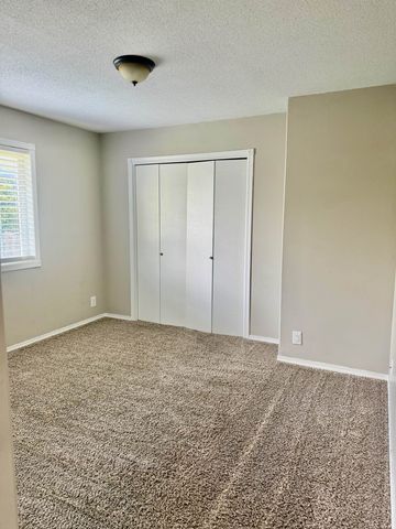 2106 E Summerset St, Derby, KS 67037