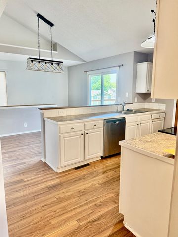 2106 E Summerset St, Derby, KS 67037