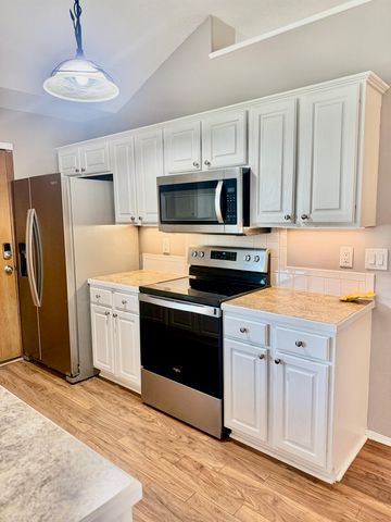 2106 E Summerset St, Derby, KS 67037