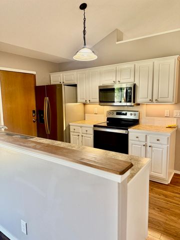 2106 E Summerset St, Derby, KS 67037