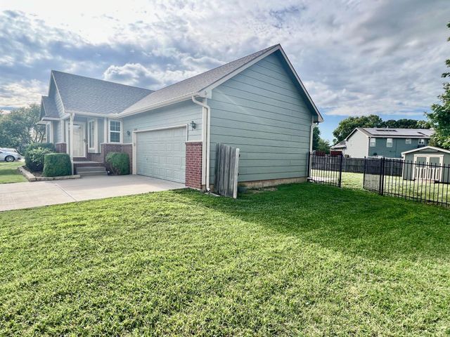 2106 E Summerset St, Derby, KS 67037