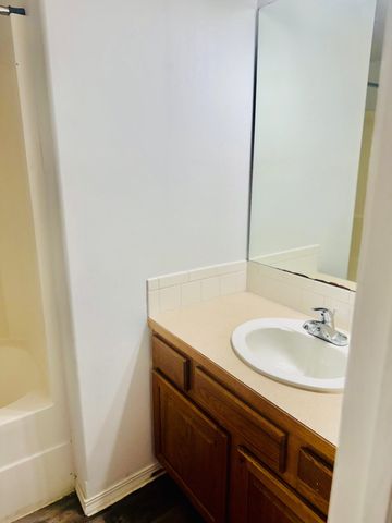 2106 E Summerset St, Derby, KS 67037