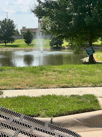 2106 E Summerset St, Derby, KS 67037