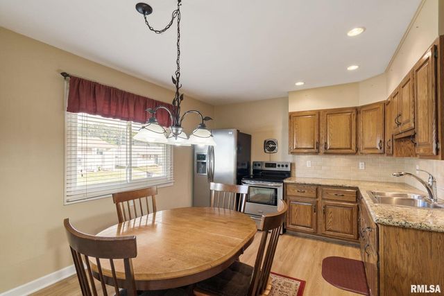 5000 44th Ave Avenue, Moline, IL 61265