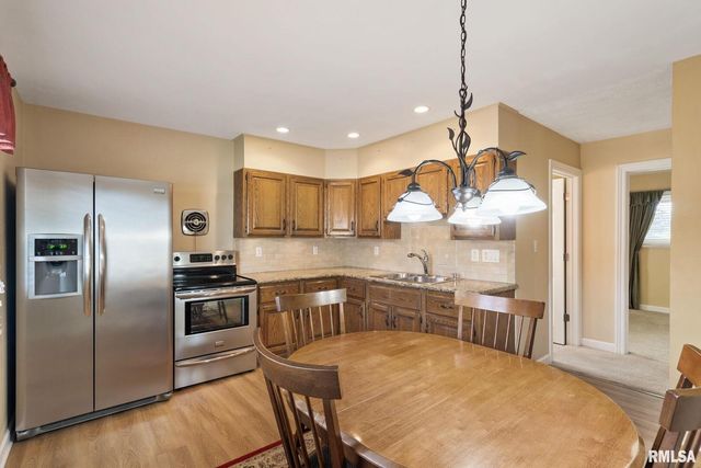 5000 44th Ave Avenue, Moline, IL 61265