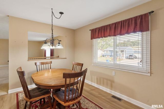 5000 44th Ave Avenue, Moline, IL 61265