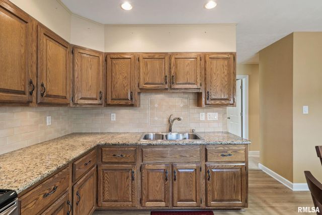 5000 44th Ave Avenue, Moline, IL 61265