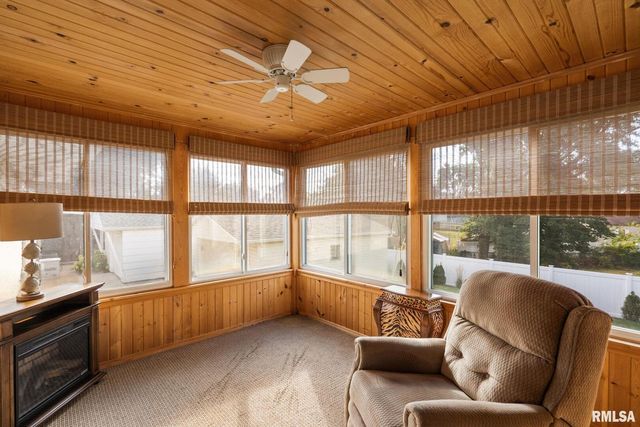 5000 44th Ave Avenue, Moline, IL 61265