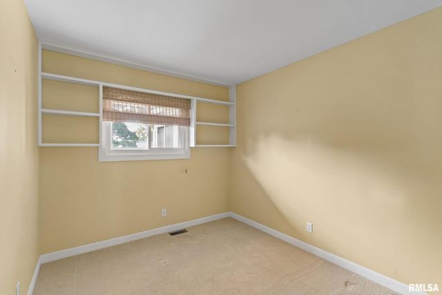 5000 44th Ave Avenue, Moline, IL 61265