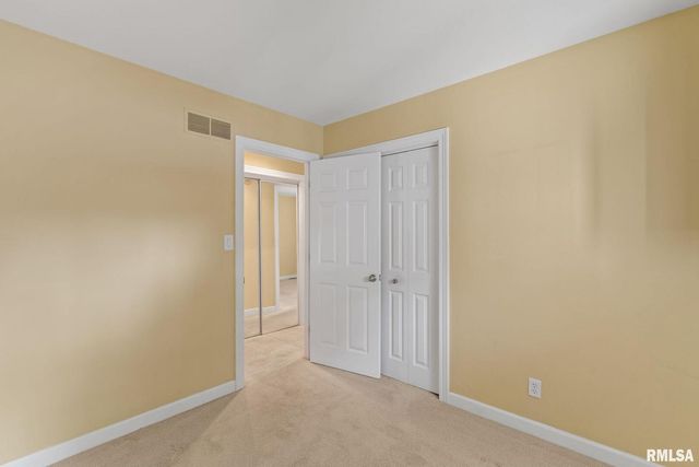 5000 44th Ave Avenue, Moline, IL 61265