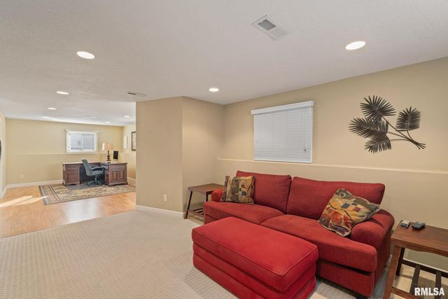 5000 44th Ave Avenue, Moline, IL 61265