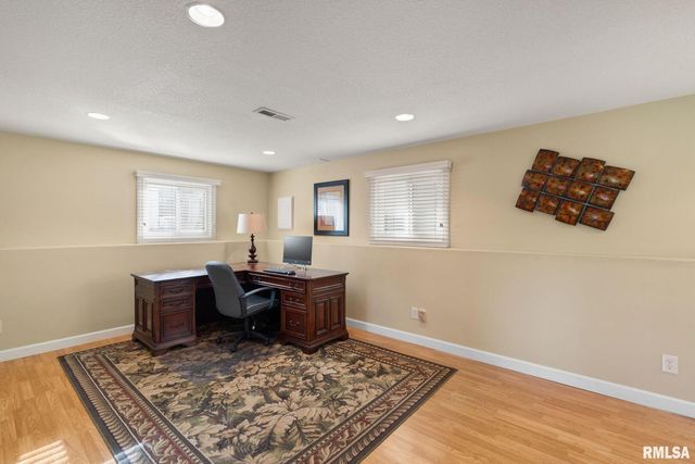 5000 44th Ave Avenue, Moline, IL 61265