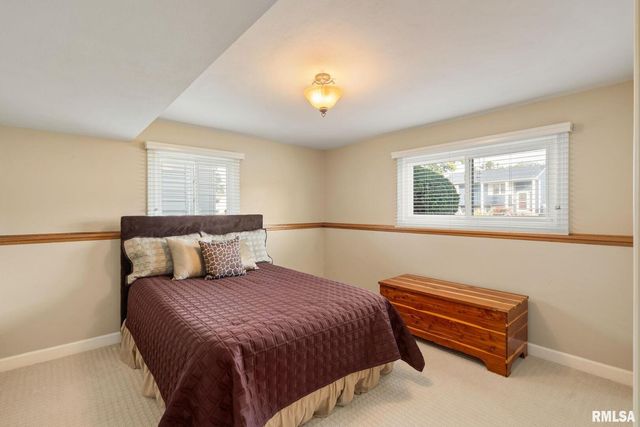 5000 44th Ave Avenue, Moline, IL 61265