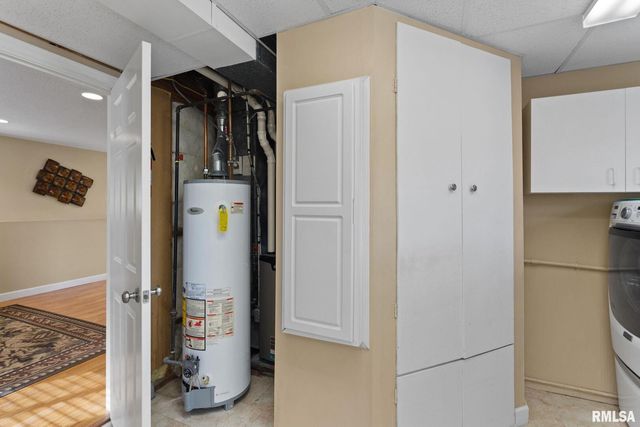 5000 44th Ave Avenue, Moline, IL 61265