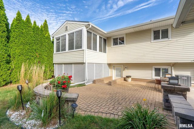 5000 44th Ave Avenue, Moline, IL 61265