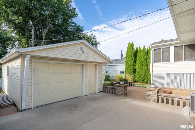 5000 44th Ave Avenue, Moline, IL 61265