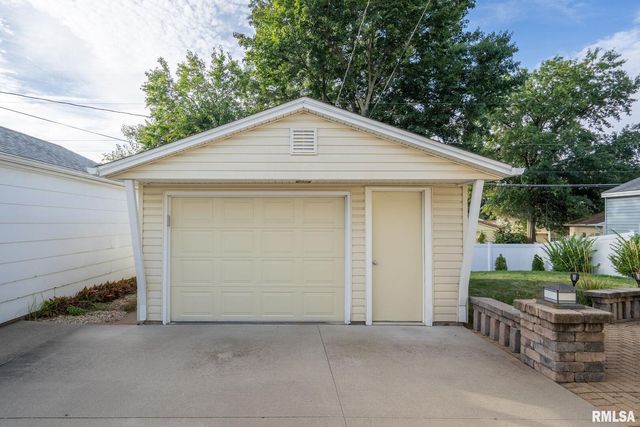 5000 44th Ave Avenue, Moline, IL 61265