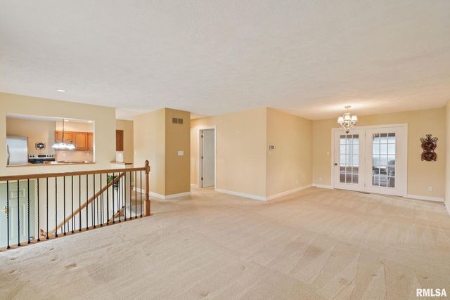 5000 44th Ave Avenue, Moline, IL 61265