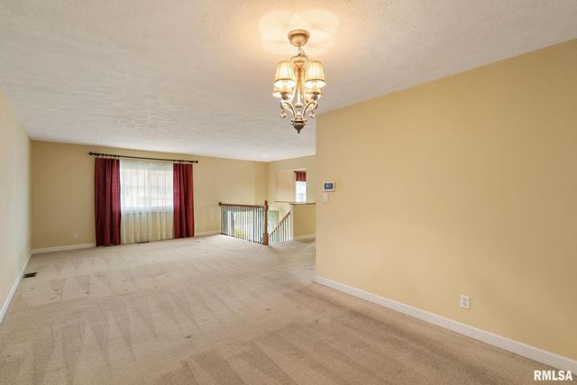 5000 44th Ave Avenue, Moline, IL 61265