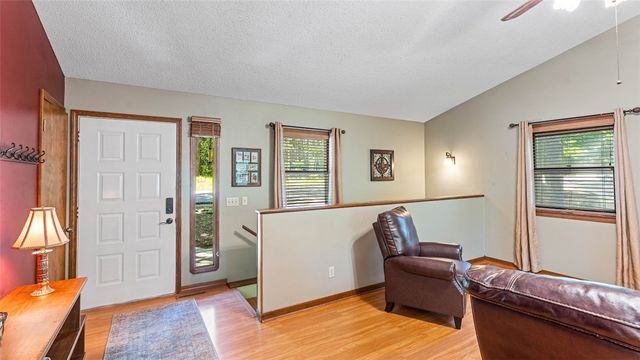 36 E Mountain Drive, Eureka Springs, AR 72632