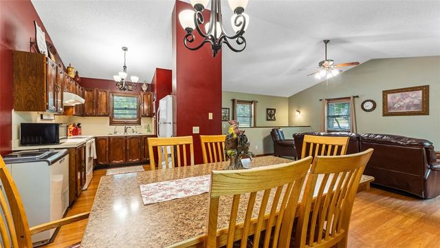 36 E Mountain Drive, Eureka Springs, AR 72632