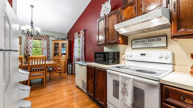 36 E Mountain Drive, Eureka Springs, AR 72632