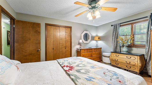 36 E Mountain Drive, Eureka Springs, AR 72632
