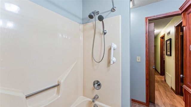 36 E Mountain Drive, Eureka Springs, AR 72632