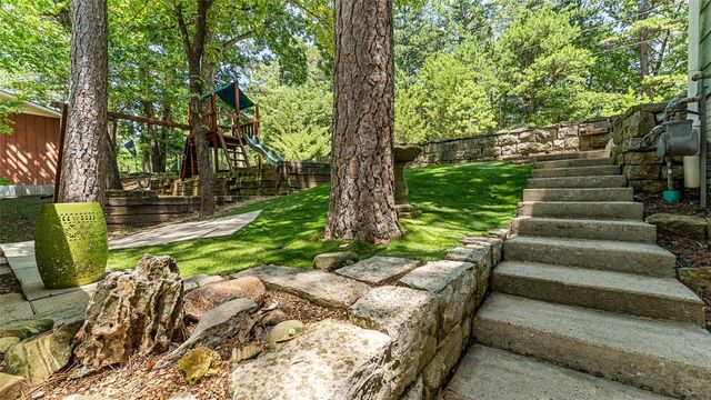 36 E Mountain Drive, Eureka Springs, AR 72632
