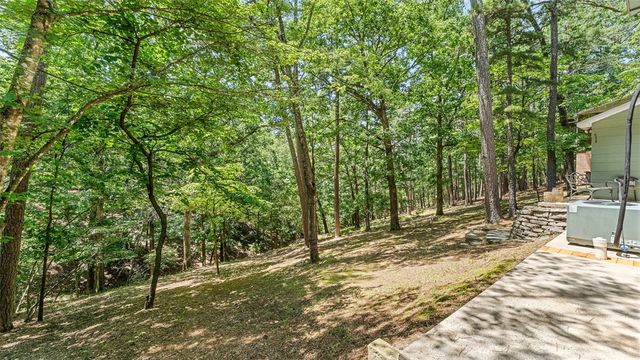 36 E Mountain Drive, Eureka Springs, AR 72632