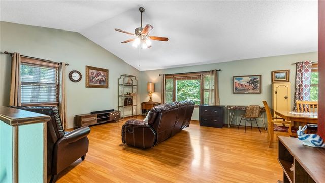 36 E Mountain Drive, Eureka Springs, AR 72632
