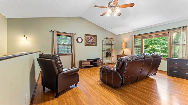 36 E Mountain Drive, Eureka Springs, AR 72632