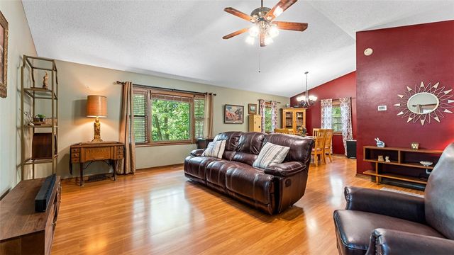 36 E Mountain Drive, Eureka Springs, AR 72632