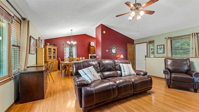 36 E Mountain Drive, Eureka Springs, AR 72632