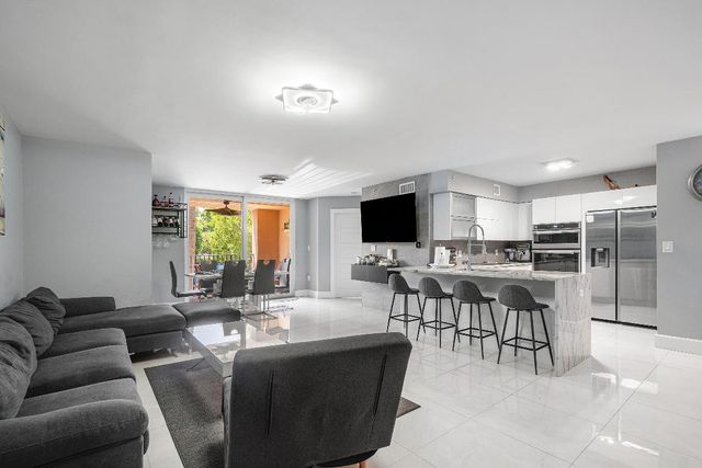 700 Scotia Drive 205, Hypoluxo, FL 33462