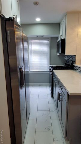 11 Idaho 11, Coram, NY 11727