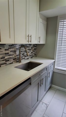 11 Idaho 11, Coram, NY 11727