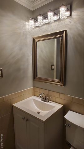 11 Idaho 11, Coram, NY 11727