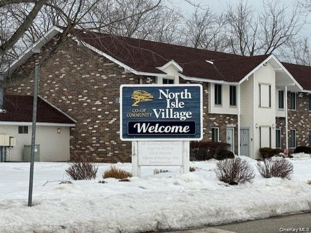 11 Idaho 11, Coram, NY 11727